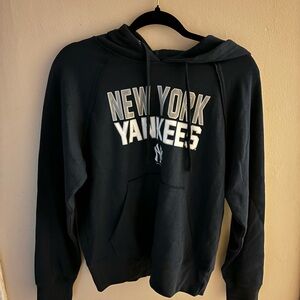 new york yankees hoodie| navy blue| small